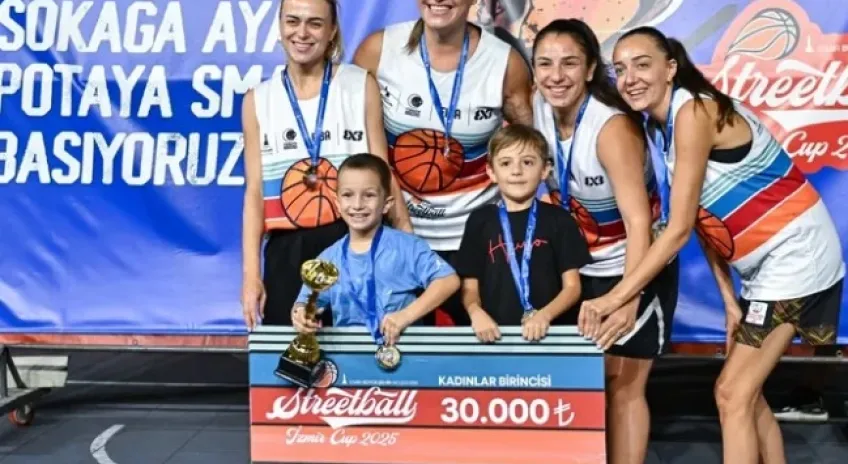 3x3 Streetball İzmir Cup 2025’te Şampiyonlar Ödüllerini Aldı