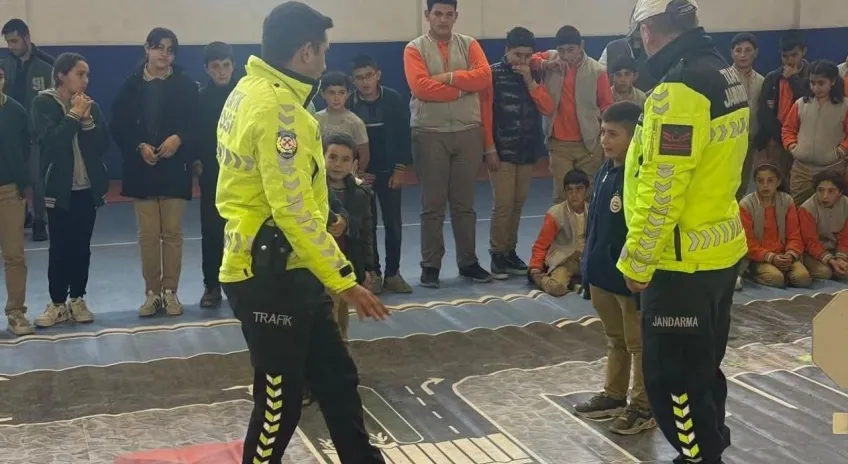 Akyaka’da öğrencilere “Trafik Dedektifleri” eğitimi