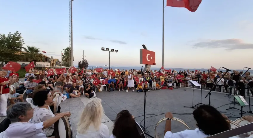 Anadolu Kadın Hareketi Derneği 30 Ağustos’u Edremit’te Kutladı