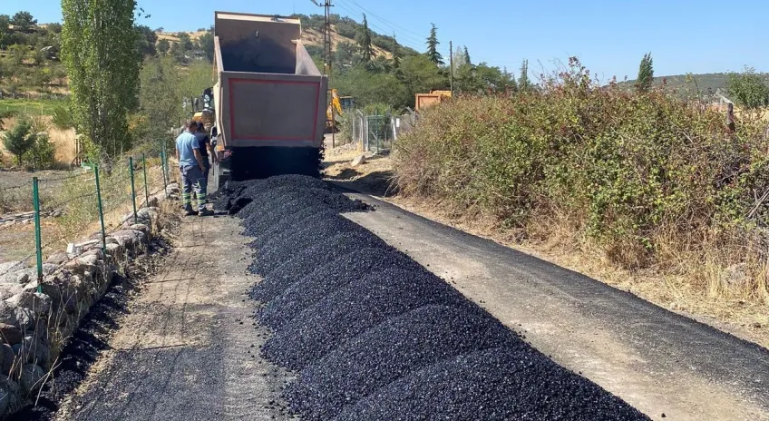 Ankara Güdül’de yol bakım ve asfalt çalışmaları sürüyor
