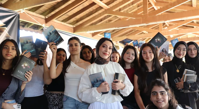 Antalya Kitap Fuarı’nda Hafta Sonu Yoğunluğu