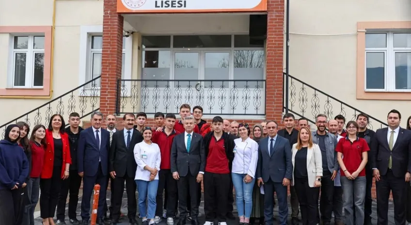 Artvin Valisi Ergün lise öğrencileriyle bir araya geldi