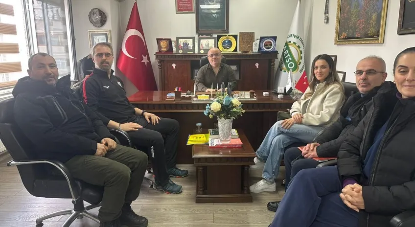 Artvinspor Kulübü Başkanı Yıldırım, kulübün antrenörleriyle istişarelerde bulundu