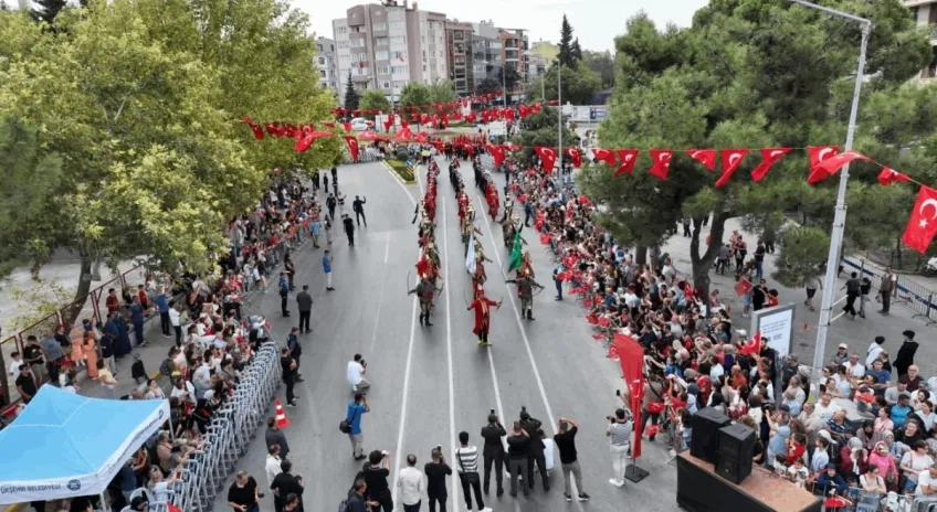 Balıkesir’de Kurtuluş Kutlamaları Renkli Görüntülere Sahne Oldu