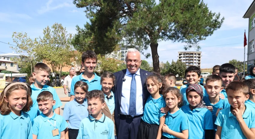Başkan Şadi Özdemir’den “Okula Hoş Geldin” Hediyesi