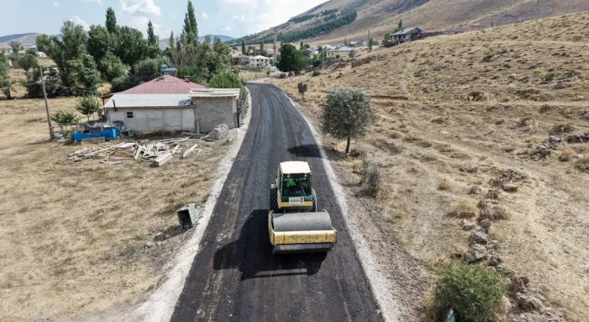 Büyükşehir, Göksun Kırsalındaki Grup Yolunu Yeniledi