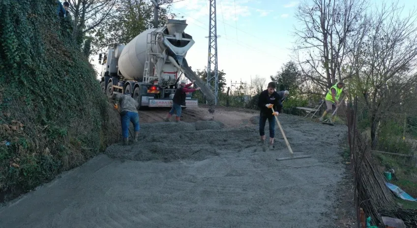Çamaş'ta 3 kilometrelik beton yol çalışması başladı