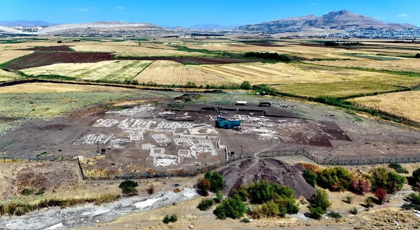Çayönü tepesi’nde 9 bin 500 yıllık kamusal yapı gün yüzüne çıkarıldı