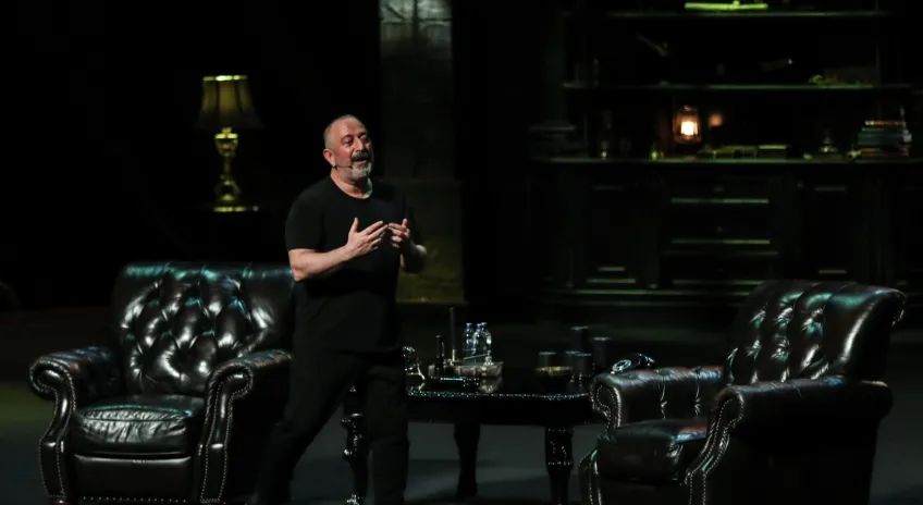 Cem Yılmaz “CMXXIV” ile Sahnelere Veda Ediyor!