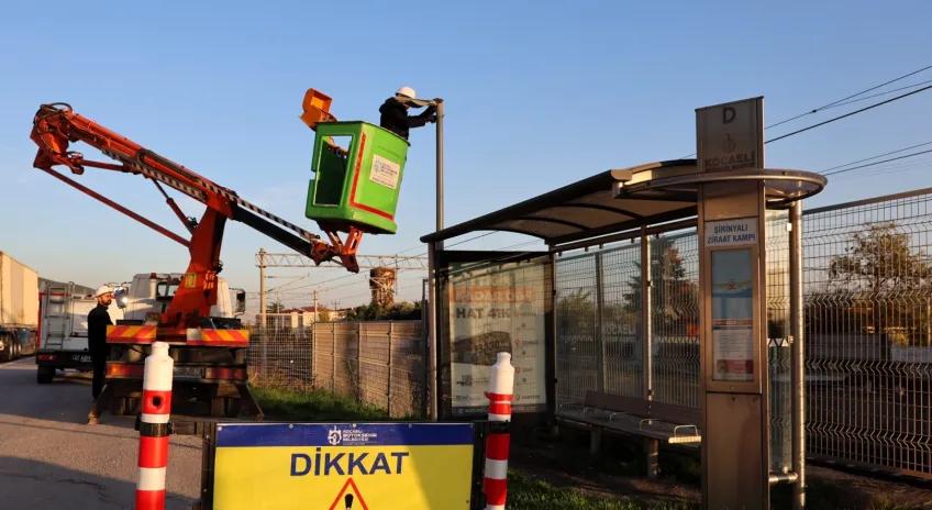 Duraklara Güneş Enerjili Aydınlatma Çözümü