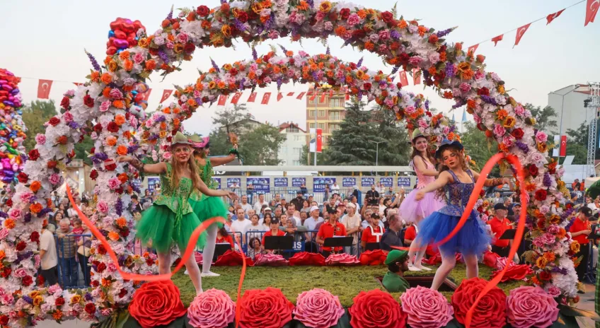 Eşme Kilim Festivali Sanatseverleri ve Vatandaşları Buluşturdu