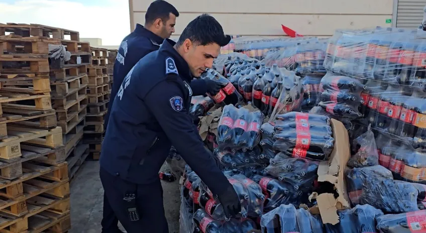 Eyyübiye zabıtası 8000 şişe kola imha etti