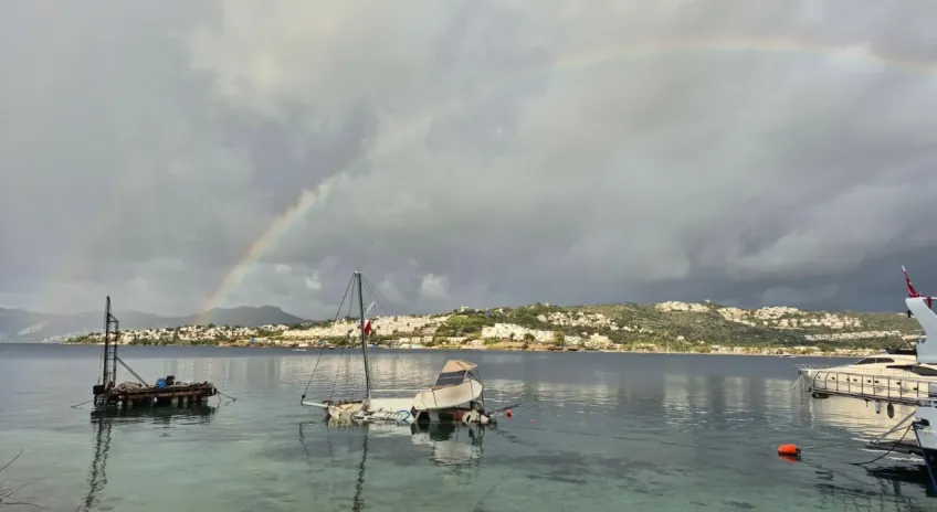 Fethiye’de arıza yapan teknedeki 2 kişi ekiplerce kurtarıldı