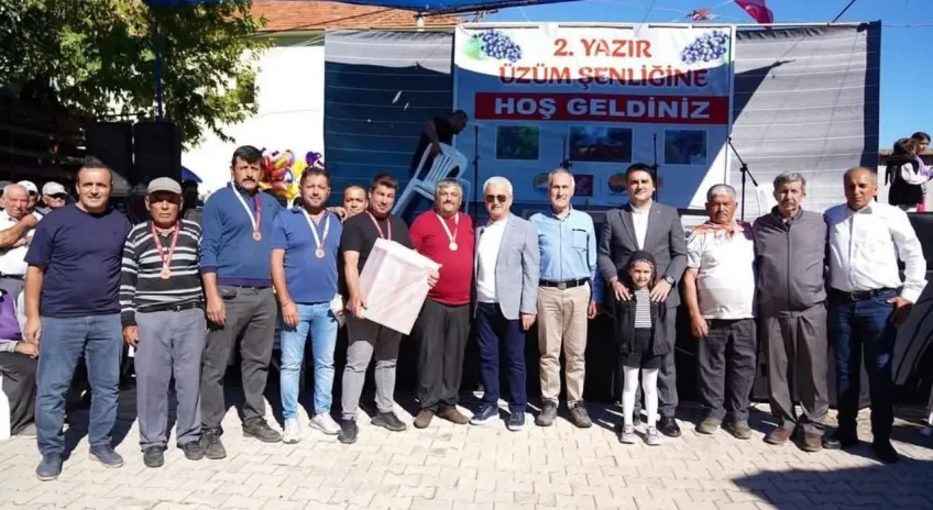 Finike’de 2. Yazır Üzümü Şenliği gerçekleştirildi