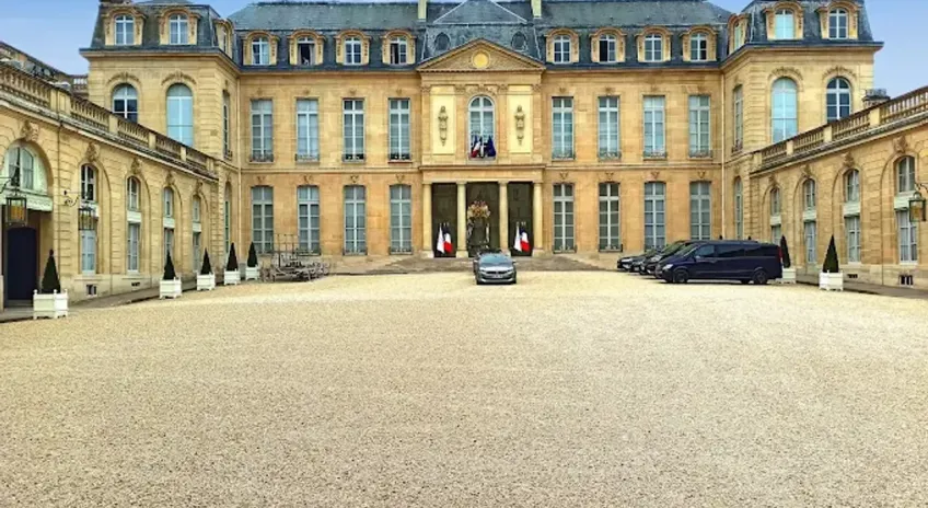 Fransa'da bu kez Elysee Sarayı’nda hırsızlık: Gümüş eşyalardan sorumlu görevli tutuklandı