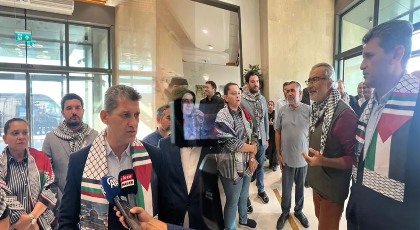 Gazze filosu’ndan dönen Antalya’lı aktivistler coşkuyla karşılandı