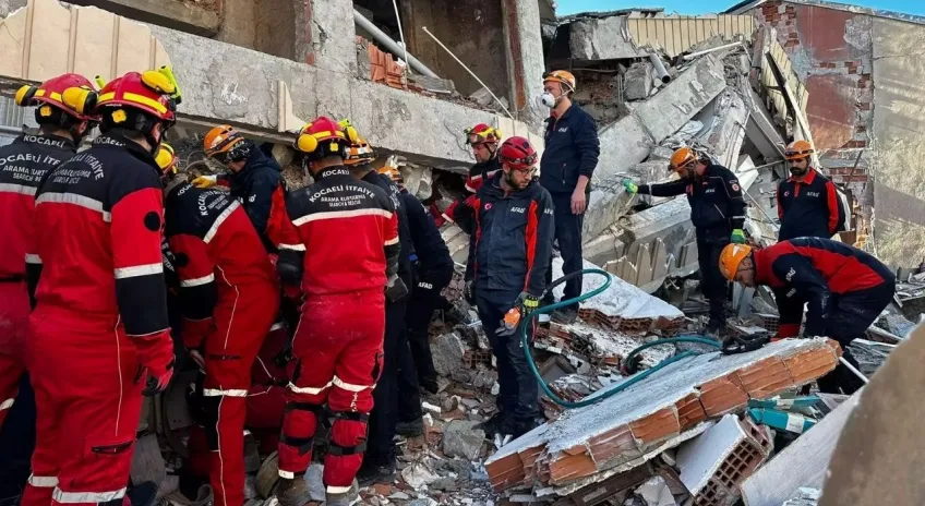 Gebze’de çöken binada ölü sayısı 4’e yükseldi