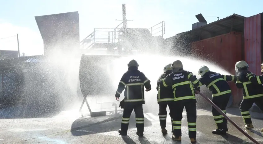 Geleceğin itfaiyecilerine Ordu itfaiyesi eğitim veriyor