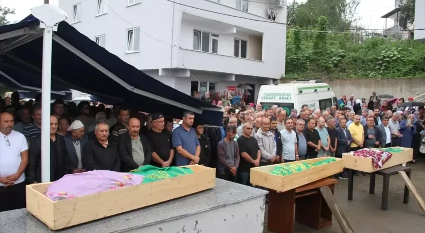 Gurbetçi aileden 3 kişi gözyaşları ile toprağa verildi