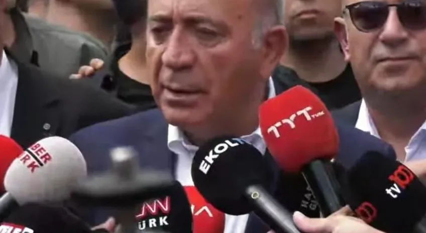Gürsel Tekin İstanbul İl Başkanlığı binasının önüne geldi