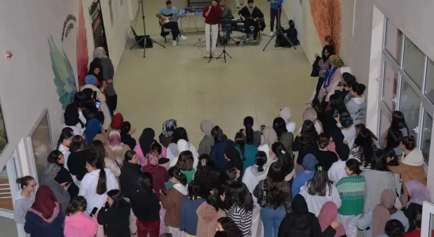 Harakani yurdunda moral gecesi: Yeni döneme coşkulu başlangıç