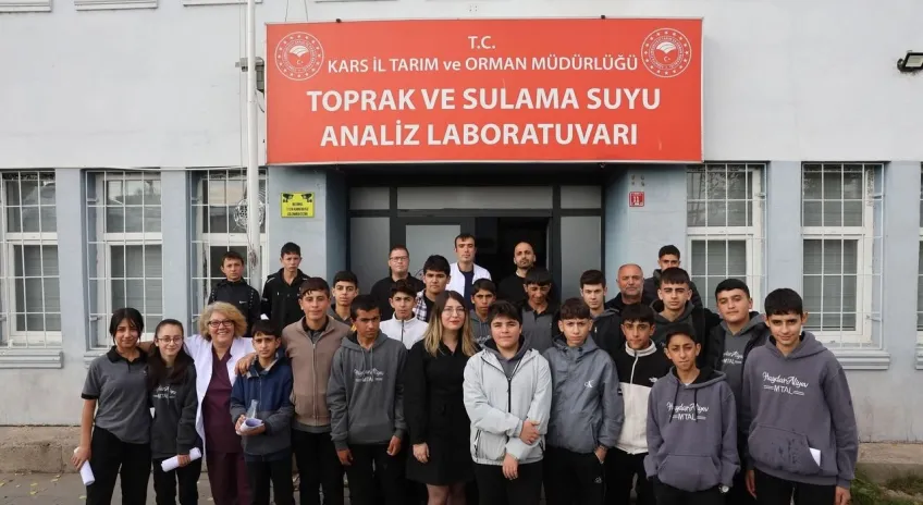 Haydar Aliyev Meslek Lisesi’nden toprak ve sulama suyu analiz laboratuvarına teknik ziyaret