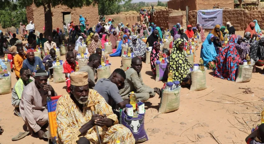 Help Yetim, Nijer’de yüzlerce yetime yardım dağıttı