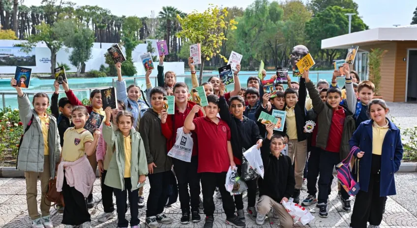 İZKİTAP’a Her Yaştan Ziyaretçi Yoğun İlgi Gösterdi