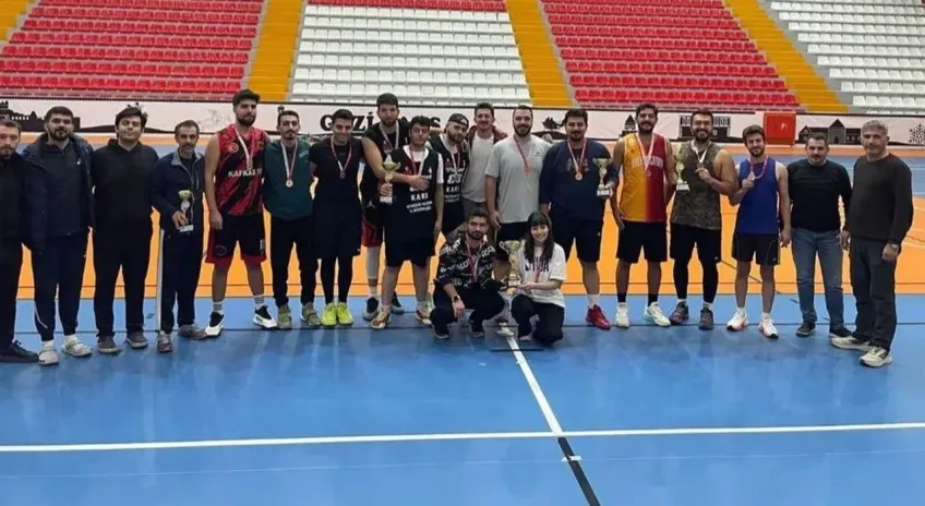 Kars’ın Kurtuluşunun 104. Yılı kapsamında Kars Cup 3x3 Basketbol Turnuvası başladı!