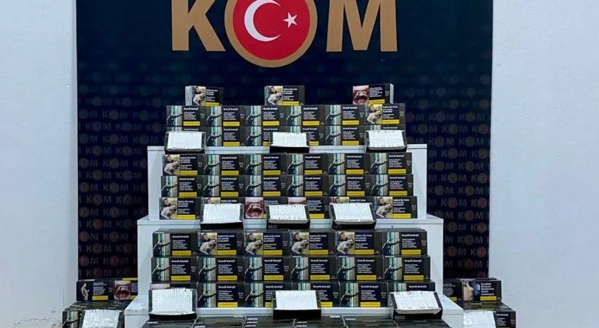 Kars’ta 36 plakalı bir yolcu otobüsünün bagajında 100 bin adet kaçak makaron ele geçirildi