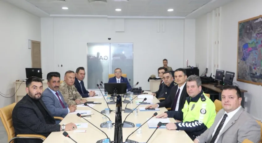 Kars'ta karayolları trafik levhalarının sadeleştirilmesi için toplantı düzenlendi