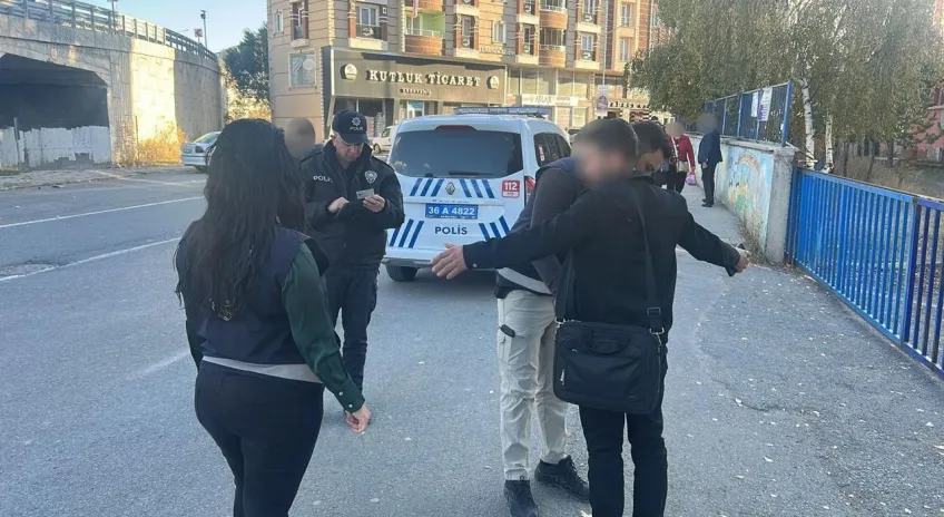 Kars’ta okul önlerinde güvenlik önlemleri artırıldı