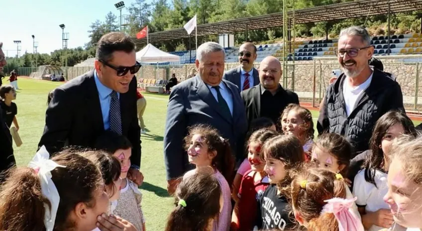 Kaş’ta dünya kız çocukları günü kutlandı