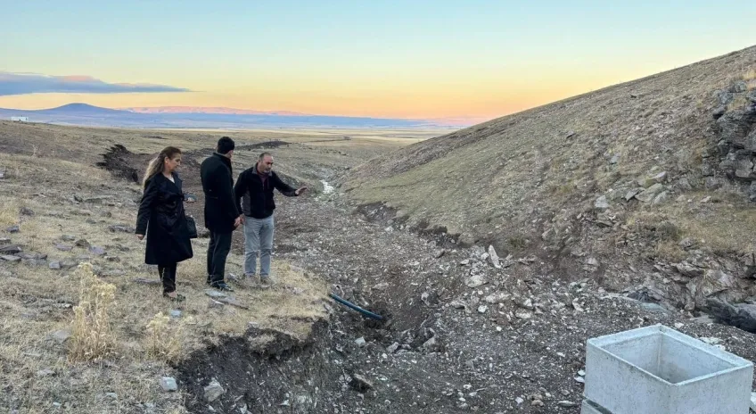 Kaymakam Tutal, İncesu Köyü'nde devam eden içme suyu hattı çalışmalarını inceledi