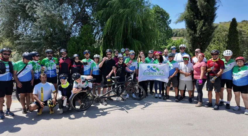 Kocaeli Büyükşehir, engelsiz pedalları buluşturdu; Tandem bisikletlerle umuda pedal çevirdiler