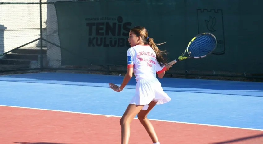 Kuşadası Tenis Kulübünde Kupalar Zafer Bayramı İçin