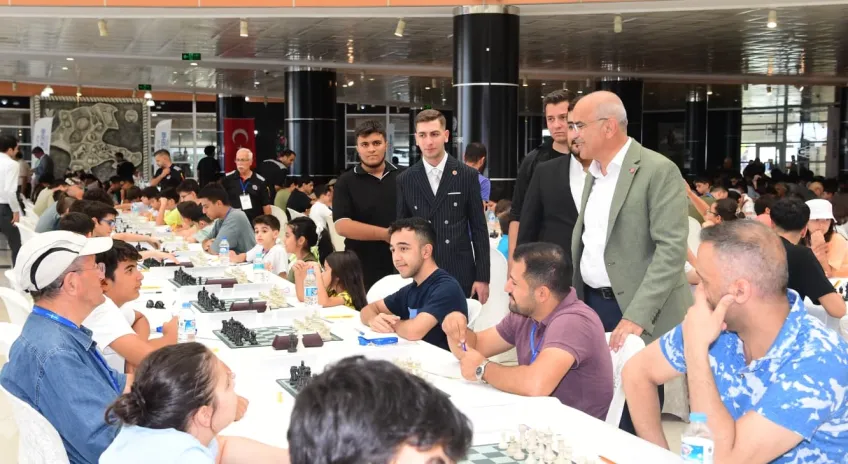 Malatya'da 8. Uluslararası Altın Kayısı Satranç Turnuvası Başladı