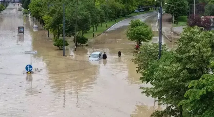 Meksika’da şiddetli yağışlar sele neden oldu: 42 ölü, 27 kayıp