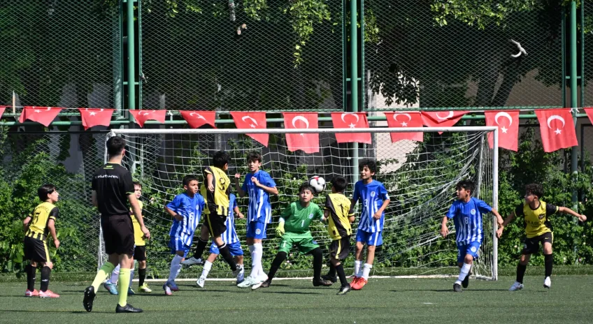 Mersin’de Futbol Şenliği: 3 Bin Genç Sporcu Sahada