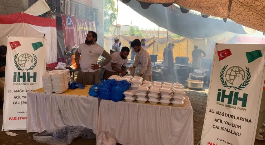 Pakistan’daki sel mağdurlarına yardım ulaştırıldı