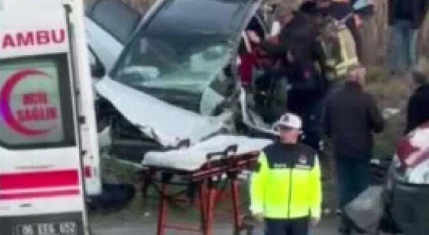 Polatlı-Konya yolunda otomobil ile kamyon çarpıştı: 1 ölü, 5 yaralı