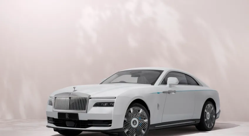 Rolls-Royce Baharın Zarafetini Geleceğe Taşıyor