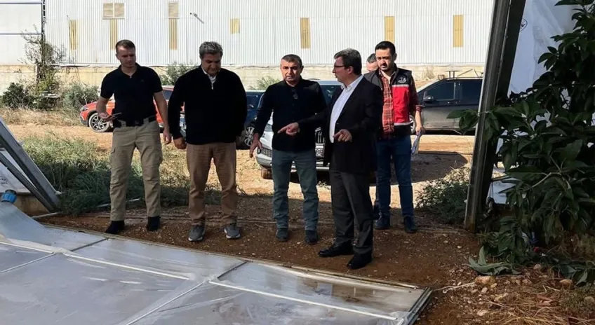 Serik’te fırtına seraları vurdu: Zarar tespit çalışmaları başladı