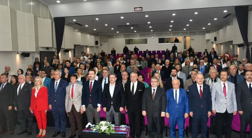 Trabzon’da başarılı gazeteciler ödüllerini ve plaketlerini aldılar