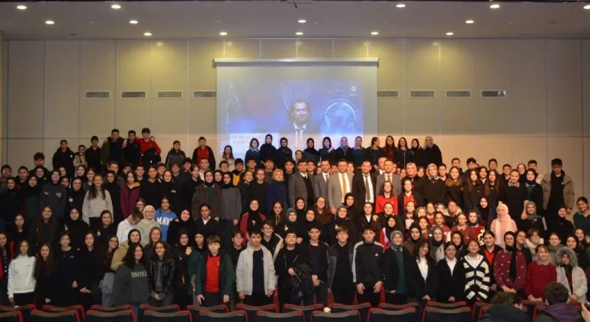 Türkiye’nin ilk serebral palsili uzay mühendisi Turgay Karakaş Rize’de öğrencilerle buluştu