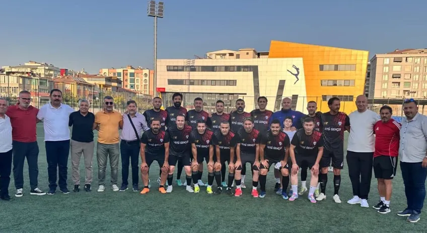 Van Masterler, Şöhretler Turnuvası’nda Şampiyonluk kupasını kaldırdı