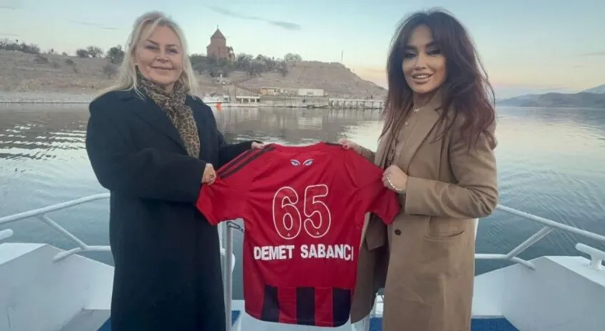 Vanspor başkan yardımcısı Gökırmak’tan Sabancı’ya forma jesti!